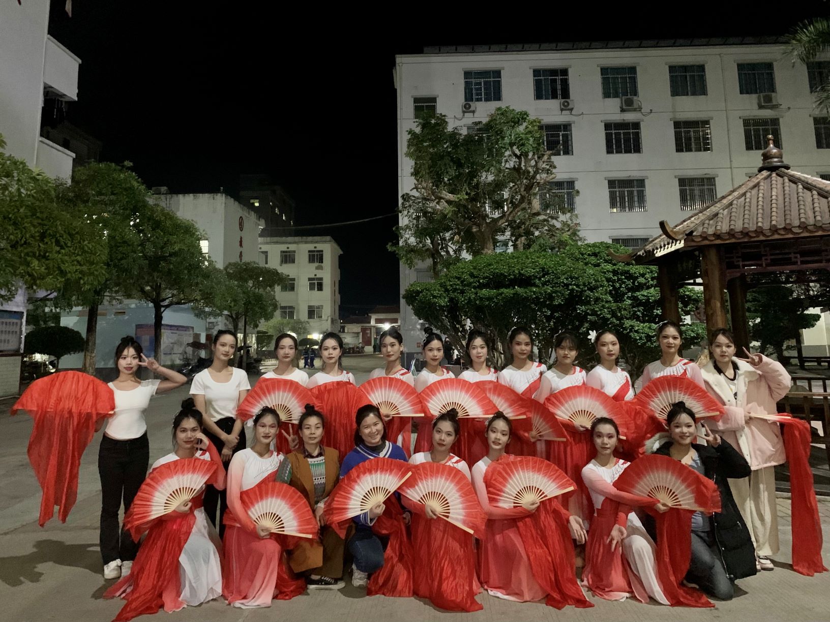 米兰(中国)milan·官方网站-登录入口到木乐一中绘画展示、参与晚会表演